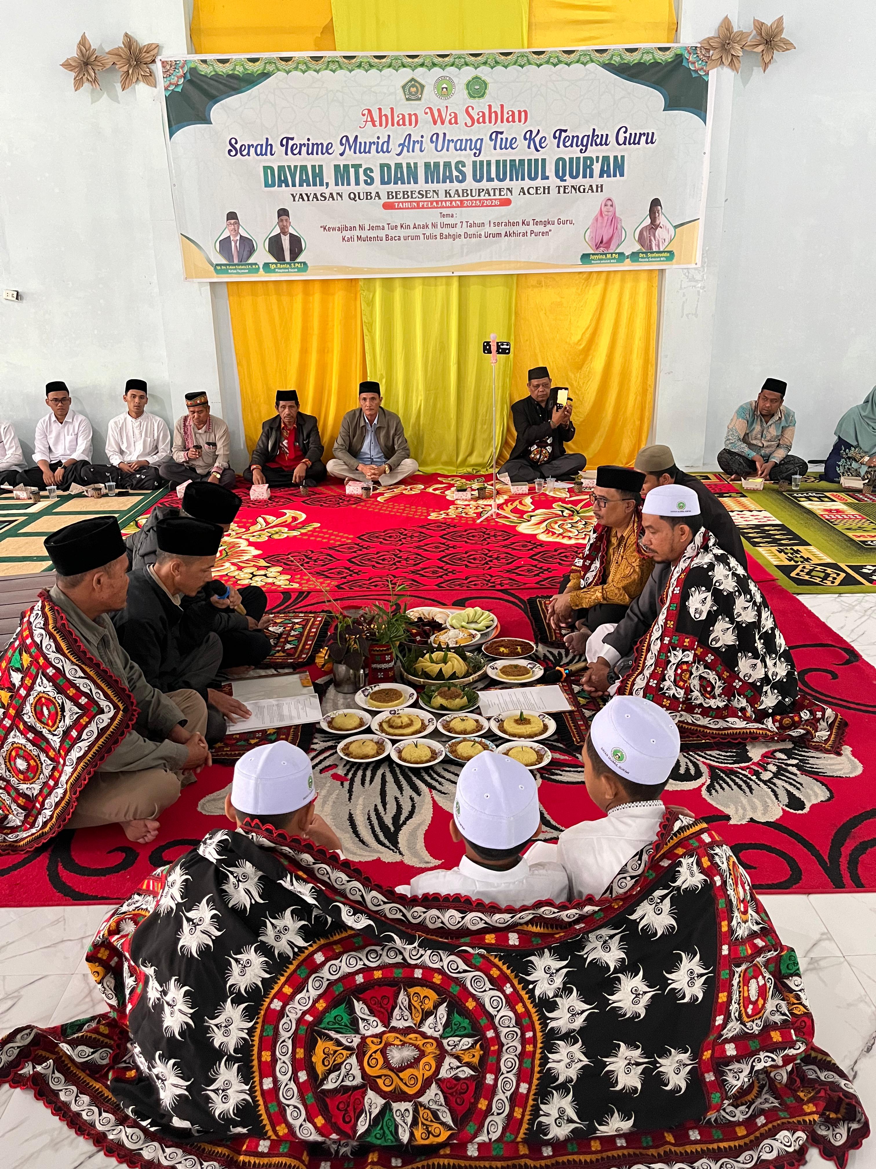 Dayah Ulumul Qur’an Quba Bebesen Gelar Acara “Munyerah ni Murid ku Guru”