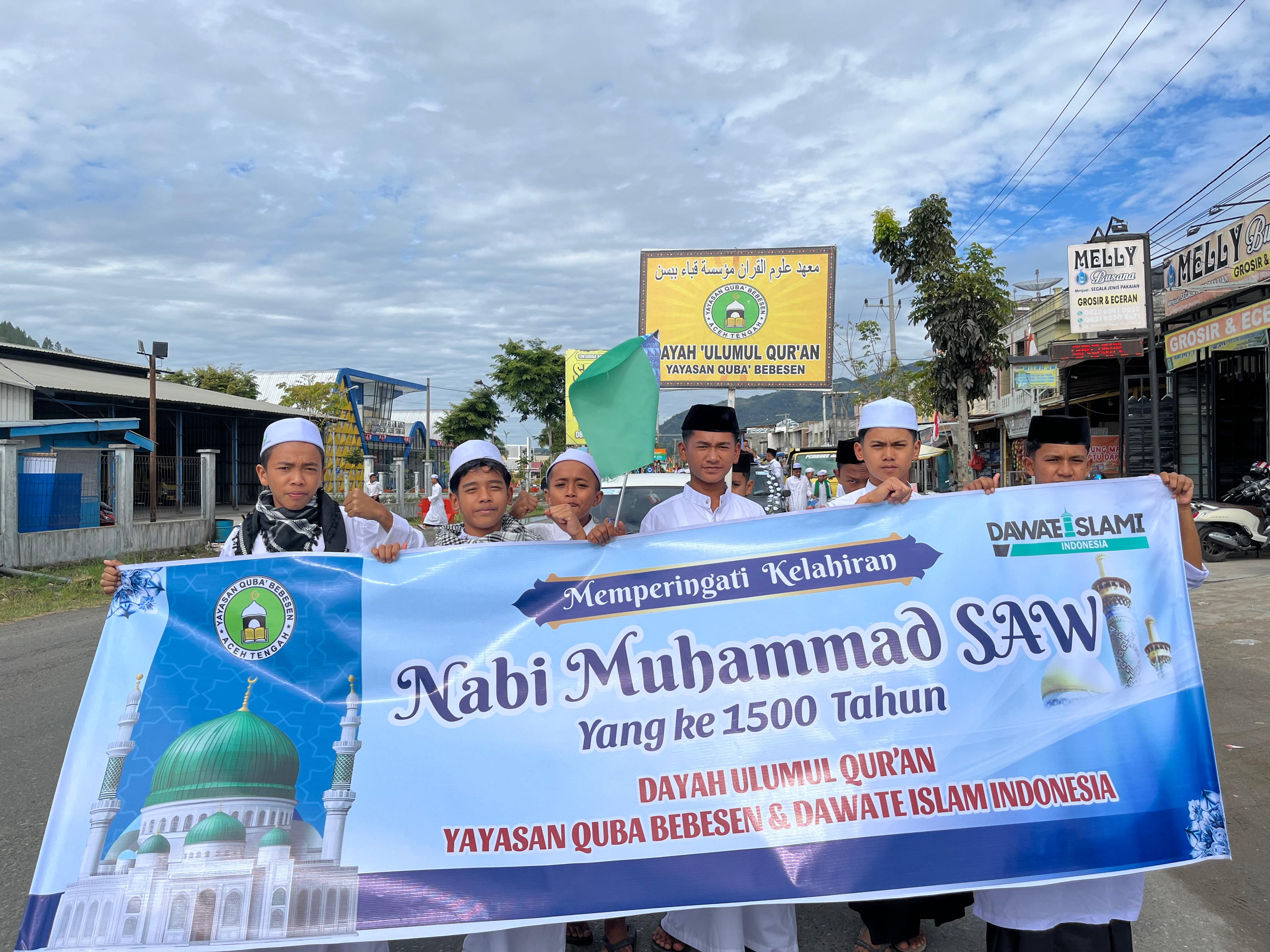 Shalawat on The Street! Dayah Ulumul Qur’an Quba Bebesen Gelar Pawai Perdana Maulid Nabi Muhammad 